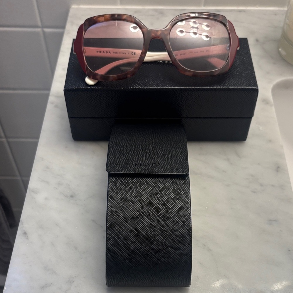 Prada Women's tortoise Brown/burgandy Sunglasses